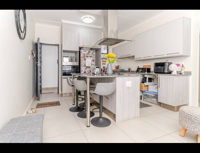 2 BEDROOM APARTMENT FOR SALE IN HALFWAY HOUSE
